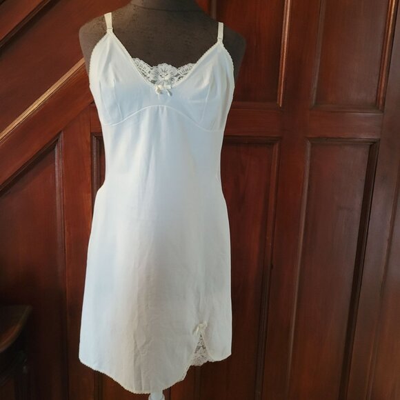 Vintage Warners White Slip Dress 36 W/ Lace Details & Adjustable Straps - Picture 1 of 11